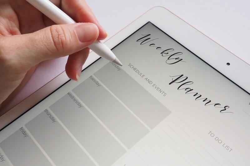 How to Create a Schedule That You Can Stick To: #beverlyhills #beverlyhillsmagazine #schedule #goals #planning #motivation #creatingaschedule #procastination #bevhillsmag