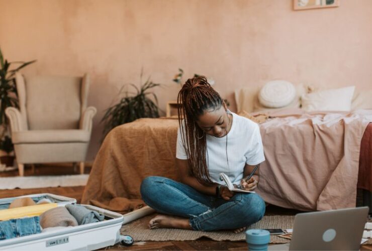 How to Create the Perfect Packing List #beverlyhills #beverlyhillsmagazine #packinglist #traveldocuments #packingforatrip #planforyourtrip #packingasuitcase