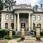 How to Decorate Your Home Like a Celebrity #beverlyhills #beverlyhillsmagazine #bevhillsmag #decorateyourhome #celebrity #perfecthomedesigner #uniquefurniture #financiallycapability