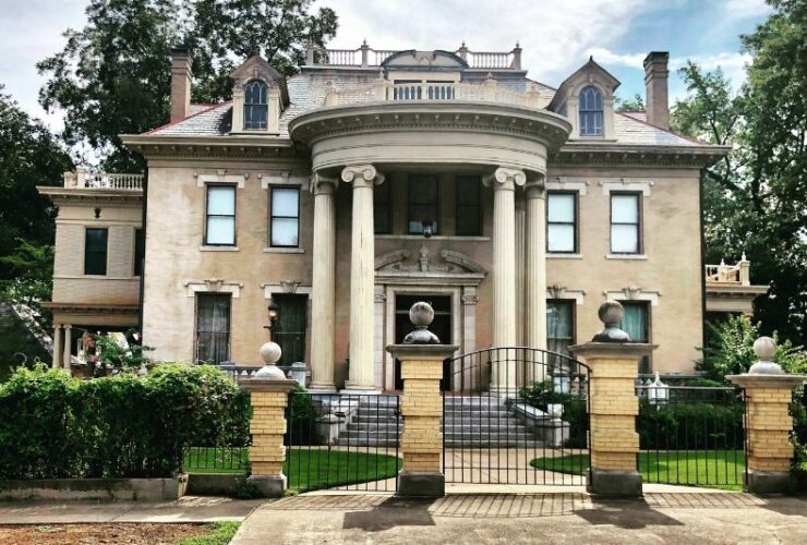 How to Decorate Your Home Like a Celebrity #beverlyhills #beverlyhillsmagazine #bevhillsmag #decorateyourhome #celebrity #perfecthomedesigner #uniquefurniture #financiallycapability