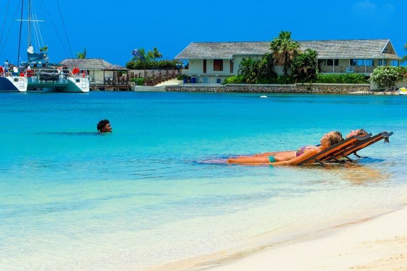 How to Enjoy a Luxurious Retirement: #beverlyhills #beverlyhillsmagazine #bevhillsmag #retirement #luxuriousretirement #retirementplan #retirementgoals #retirementhome #retirementaccount #retirementlife