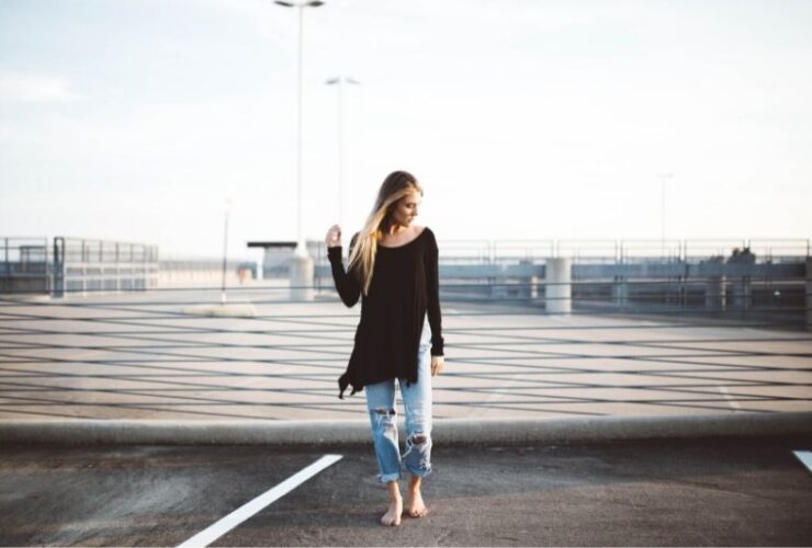 How to Fix Ripped Jeans: 6 Methods to Try #beverlyhills #beverlyhillsmagazine #patchlesstechnique #handembroidery #rippedjeans #sewingmachine #bevhillsmag