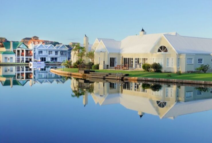 How to Go About Buying Your First Luxury Property #beverlyhills #beverlyhillsmagazine #buyingaluxuryrealestataea #dreamhome #luxuryproperty #realestateagent