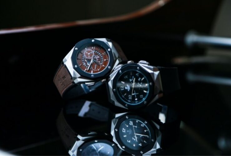 How to Identify A Fake Watch #beverlyhills #beverlyhillsmagazine #fakewatch #luxurywatches #trendywatches #genuinewatch #realwatch #authenticwatch #watchmarket #fakemodels #replicaversion #luxurytimepieces #bevhillsmag