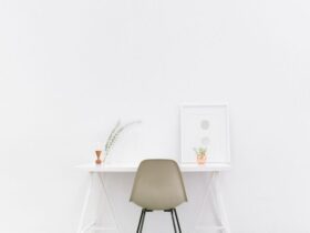 How to Live in a Minimalist Way #beverlyhills #beverlyhillsmagazine #bevhillsmag #clearoutthejunk #minimalism #minimalistideals #minimalisticlife #setsomerulels