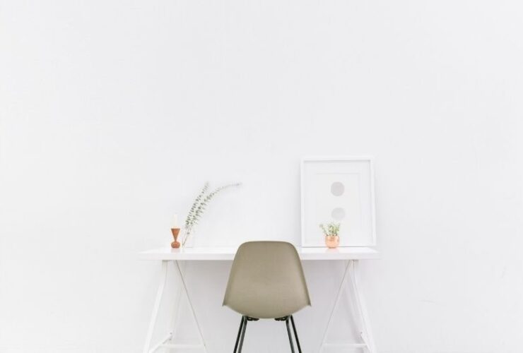 How to Live in a Minimalist Way #beverlyhills #beverlyhillsmagazine #bevhillsmag #clearoutthejunk #minimalism #minimalistideals #minimalisticlife #setsomerulels