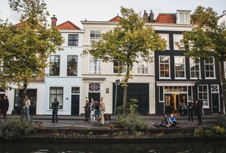 How to Make Your House Exterior Beautiful #beverlyhills #beverlyhillsmagazine #bevhillsmag #homeexterior #beautifyyourhouse #beautifyyourhouseexterior #modernexterior #firstimpression