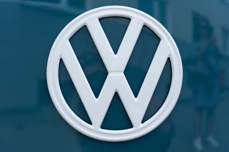 How to Make Your Logo Stick in Consumers' Minds: Top Tips #beverlyhills #beverlyhillsmagazine #perfectlogo #creatingalogo #designchoices #buildbrandrecognition #brandidentity