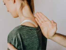 How to Nurture a Healthy Spine: Practical Tips and Insights #beverlyhills #beverlyhillsmagazine #healthyspine #investinginergonomicfurniture #mentalhealth #reducestresslevels