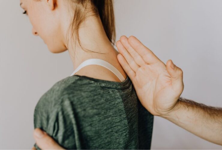 How to Nurture a Healthy Spine: Practical Tips and Insights #beverlyhills #beverlyhillsmagazine #healthyspine #investinginergonomicfurniture #mentalhealth #reducestresslevels
