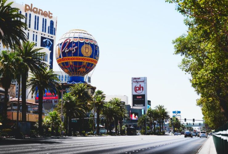 How to Plan a Group Trip to Vegas That Everyone Will Love #beverlyhills #beverlyhillsmagazne #rentalcars #triptovegas #travelinsurance #travelprotectionplans #planningyourtrip #vacationrentals #grouptrip