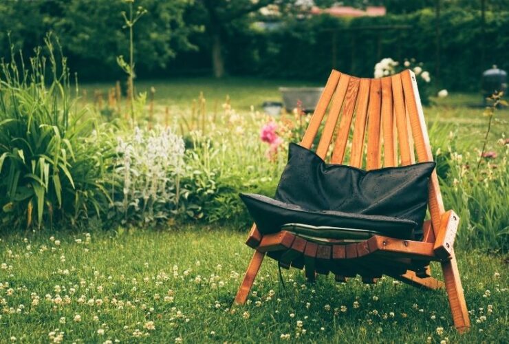 How to Prepare Your Yard for a Perfect Summer #beverlyhills #beverlyhillsmagazine #bevhillsmag #patiofurniture #beautifulpatio #preparingyouryard #perfectsummmer