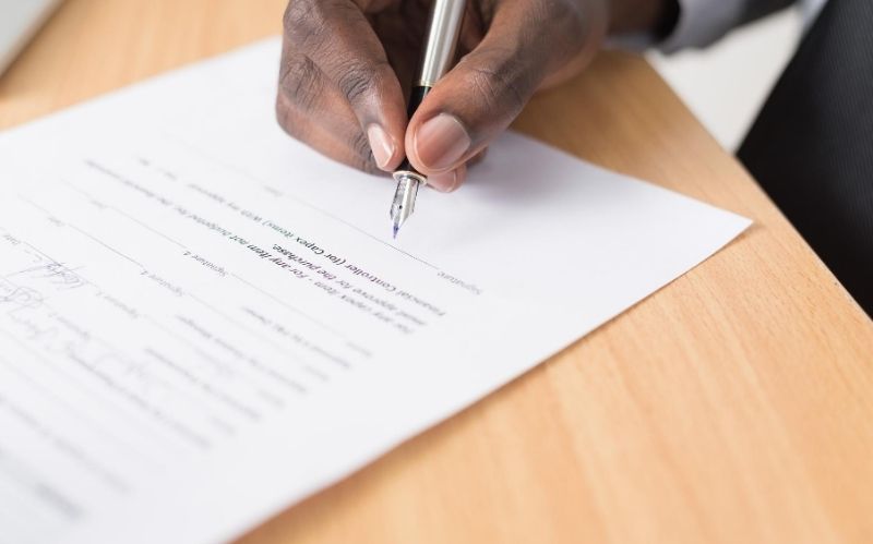 How to Protect Yourself With A Quality Contract #beverlyhills #beverlyhillsmagazine #contract #qualitycontract #goodcontract #writtencontract #contracttermination #verbalagreement #settlingdispute #legalterms #breachofcontract