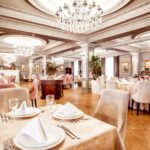 How to Select Suitable Restaurant Chairs #beverlyhills #beverlyhillsmagazine #bevhillsmag #restaurantchairs #furnituredesigns #invitinginteriordesigns #cushionedchairs