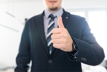 How to Start Feeling Incredible at Work Everyday #beverlyhillsmagazine #bevhillsmag #beverlyhills #feelingincredibleatwork #upgradeyourworkstation #postiveenvironment #feelmotivated #beingproductive