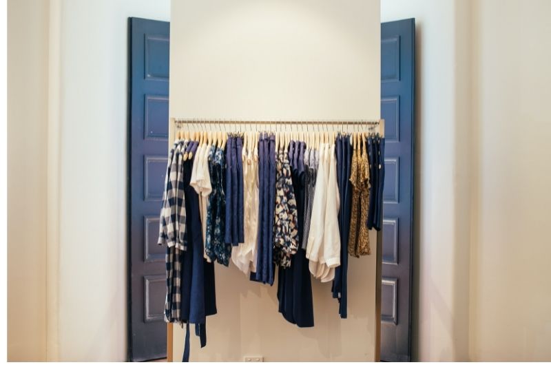 How to Style Your Wardrobe For The Fall Season #beverlyhillsmagazine #beverlyhills #bevhillsmag #casualoutfit #qualityaccessories #staplewardrobe