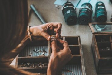 How to Wear Jewels the Right Way:#beverlyhills #beverlyhillsmagazine #jewels #jewelry #howtowearjewelry #wearingjewelry #necklace #earrings #bracelets #healingjewelry