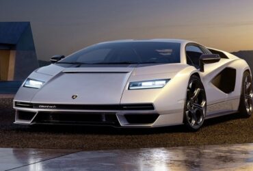 Iconic Sports Car: The Lamborghini Countach LPI 800-4 #beverlyhills #beverlyhillsmagazine #bevhillsmag #lamborghini #lamborghinicountach #2022lamborghinicountach #iconicsportscar #dreamcar #fastcar #supercar #carmagazine #coolcar #stylishcar