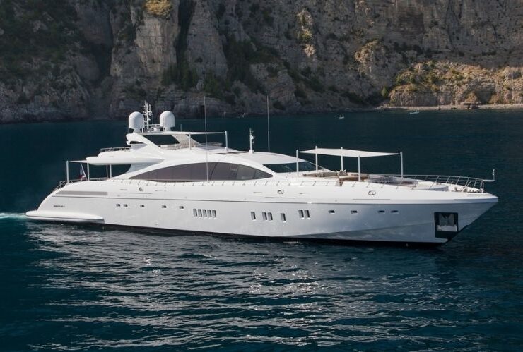 Iconic Yacht The Mangusta 165 E #beverlyhills #beverlyhillsmagazine #bevhillsmag #mangusta165E #overmarinegroup #luxuryyacht #iconicyacht #superyacht