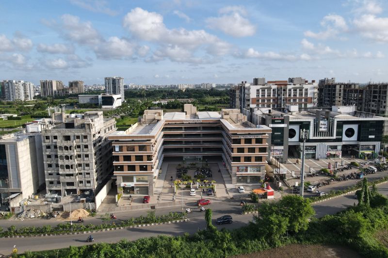 Information You Should Know About Commercial Real Estate Investments #beverlyhills #beverlyhillsmagazine #taxadvantaages #localmarkettrends #propertymanagement #realestateinvestment