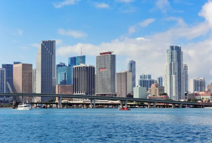 Inside Los Angeles' Most Prestigious and Exclusive Residential Areas #beverlyhills #beverlyhillsmagazine #lavishhomes #architectsinlosangeles #luxuriouslifestyle