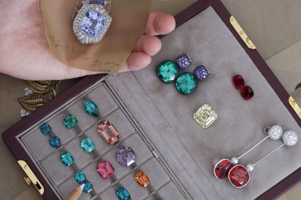 Inside the Luxury World of Bespoke High Jewelry #HighJewelry #LuxuryJewelry #BespokeJewelry #FineJewelry #LuxuryLifestyle