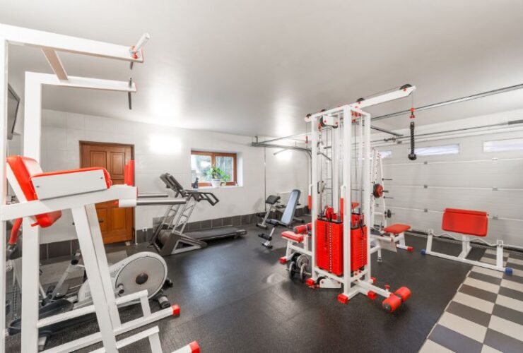 Investing in a Personal Home Gym? These Fitness Tips Can Help #beverlyhills #beverlyhillsmagazine #fitnessgoals #homegym #exerciseroutine #fitnessprofessionals