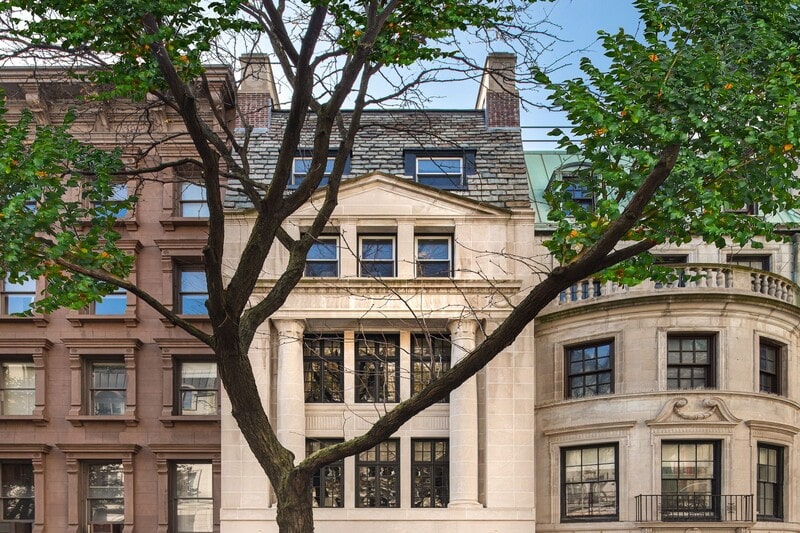 Ivana Trump’s Stunning Manhattan Home For Sale #mansions #celebrityrealestate #bevhillsmag #beverlyhillsmagazine #beverlyhills