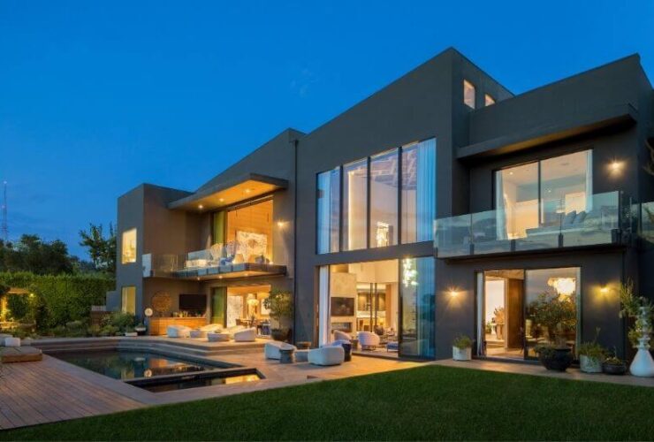 John Legend & Chrissy Teigen’s Beverly Hills Home:#beverlyhills #beverlyhillsmagazine #beverlyhillsmansion #chrissyteigen #johnlegend #johnlegendandchrissyteigen #luxuryhomes #realestate #luxuryrealestate