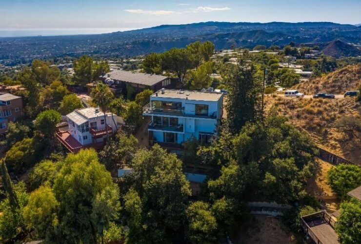 KISS Gene Simmons' Hollywood Hills Home!: #beverlyhills #beverlyhillsmagazine #bevhillsmag #genesimmons #hollywoodhomes #LAhomes #genesimmonshome #celebrity #luxury #luxuryhome #vacationhome