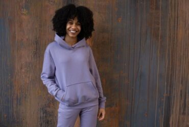 Latest Graphic Crewneck Sweatshirts for Ladies #beverlyhills #beverlyhillsmagazine #sweatshirt #crewnecksweatshirt #vintagegraphic #fashion #bevhillsmag