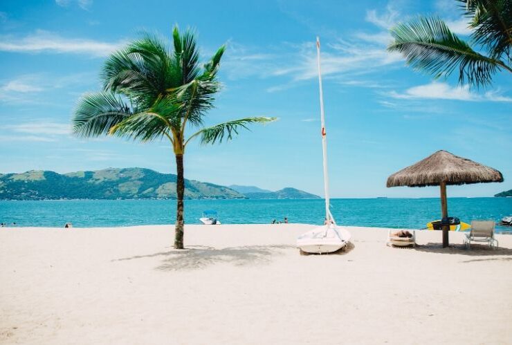 List of Beach Items You Need This Summer #beaches #summer