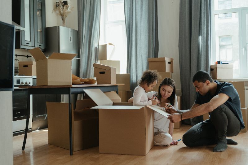 Looking To Move To A New City? Here's What You Should Know #beverlyhills #bevelryhillsmagazine #movingtoanewcity #currentjobmarket #housingoptions #potentialjobopportunities