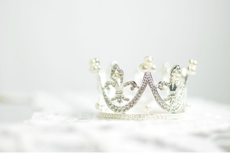 Luxurious Lifestyle: How To Live Like Royalty  #beverlyhills #beverlyhillsmagazine #bevhillsmag #luxuriouslifestyle #treatyourselfluxuriously #luxuryitems #livelikeroyalty #beautyregimens #self-care