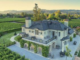 Own a Luxury Estate in the Napa Valley #beverlyhills #beverlyhillsmagazine #luxury #realestate #homesforsale #napavalley #california #dreamhomes #beverlyhills #bevhillsmag #beverlyhillsmagazine