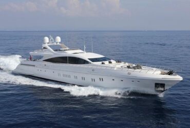 Luxury Sports Yacht: Mangusta Maxi Open 165E #beverlyhills #beverlyhillsmagazine #bevhillsmag #mangusta165 #mangustamaxiopen165 #maxiopen165E #luxurysportsyacht #luxuryyachts #yachting #yachtlife