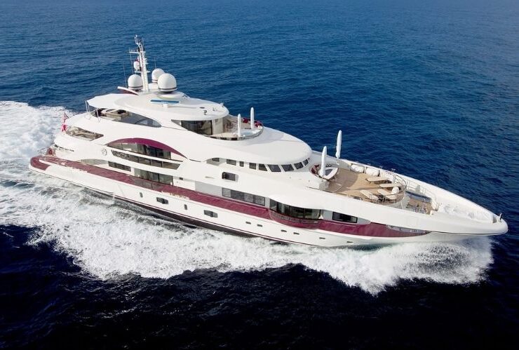 Luxury Superyacht: Quite Essential from Heesen #Beverlyhills #beverlyhillsmagazine #heesenshipyaard #luxuryyacht #luxuryyachtlife #yachting #yachts #worldsuperyachtawards #quiteessential #luxurysuperyacht #bevhillsmag