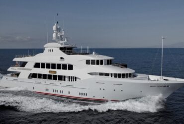 Mia Elise II #yachts #luxuryyachts #bevhillsmag #beverlyhillsmagazine #beverlyhills