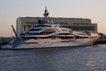 Luxury Yacht Rantal in Los Angeles #beverlyhills #beverlyhillsmagazine #rentaluxuryyacht #luxuryyachtrental #yachtrentalcompany #bevhillsmag #yachtchartering