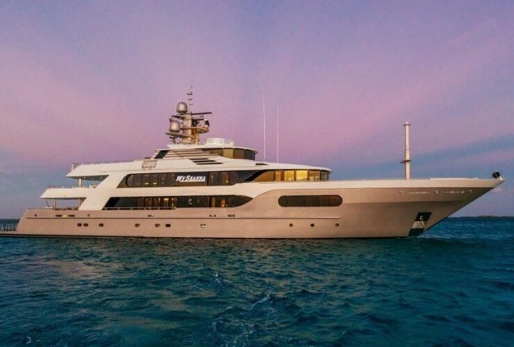 Luxury Yacht from Delta Marine: My Seanna #beverlyhills #beverlyhillsmagazine #MySeanna #deltamarine #luxuryyachts #yachting #charteryacht #luxurysuperyacht #yactingvessels #yachtlife #yachts #bevhillsmag