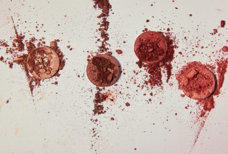 Makeup Essentials for Spring This Year #beverlyhills #beverlyhillsmagazine #bevhillsmag #makeupproducts #makeupessentials #makeuptrends #beautyproduct #fashiontrends #naturalbeauty