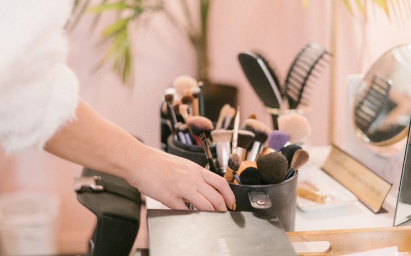 Makeup Tips While Travelling #make up tips