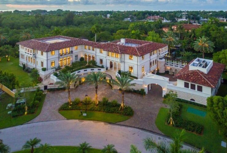Marc Anthony's Florida Mansion: #beverlyhills #beverlyhillsmagazine #bevhillsmag #marcanthony #marcanthonyfloridamansion #luxuryrealestate #florida #jlo #casacostanera #luxurymansion