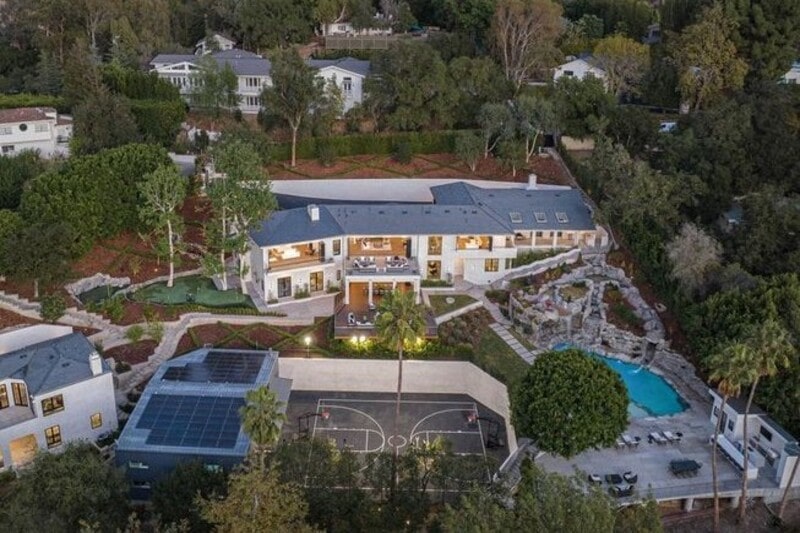 Mark Wahlberg’s ‘Entourage’ Beverly Hills Home #mansions #celebrityrealestate #bevhillsmag #beverlyhillsmagazine #beverlyhills