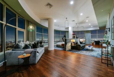 Beverly Hills Magazine Matthew Perry Sells An Entire Floor At Celebrity-Hotspot!