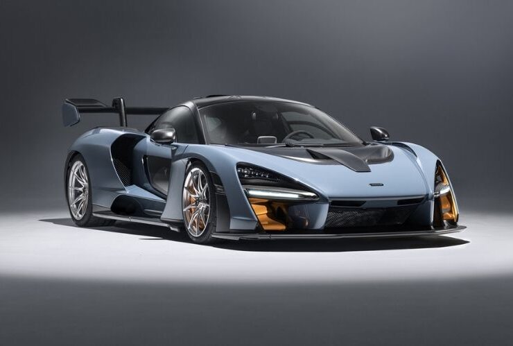 Racing Car: The McLaren Senna #beverlyhillsmagazine #beverlyhills #bevhillsmag #McLarenSenna #McLaren #fastcars #luxurycars #dreamcars #poshcars #coolcars #racingcar #track-focusedcar #sportscar #AyrtonSenna #legacy #racinghistory #beautifulracecar