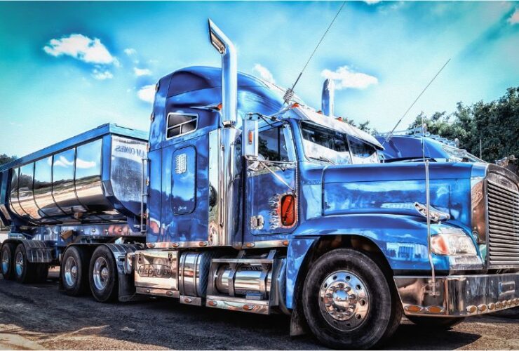 Mistakes Made By Trucking Companies And How To Avoid Them #mistakesmadebytruckingcompanies #beverlyhills #beverlyhillsmagazine #truckdriver #regularmaintenance #distracteddriving