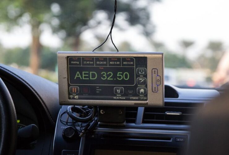 Navigate the Roads in Dubai Like a Local With These Essential Tips #beverlyhills #beverlyhillsmagazine #localdrivingetiquatte #Dubairoads #speedlimit #roadsafety #drivinginDubai