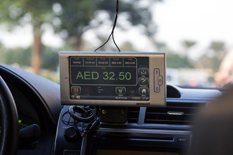 Navigate the Roads in Dubai Like a Local With These Essential Tips #beverlyhills #beverlyhillsmagazine #localdrivingetiquatte #Dubairoads #speedlimit #roadsafety #drivinginDubai