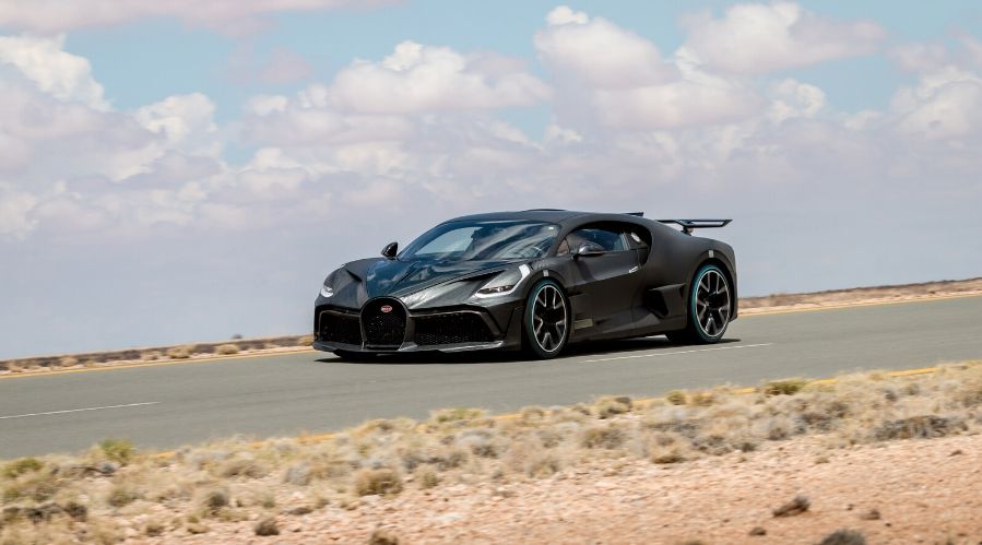 New Hypercar King the Bugatti Divo #beverlyhillsmagazine #beverlyhills #bevhillmag #coolcars #dreamcars #fastcars #luxurycars #cars #carmagazine #popularcarmagazine #bugatti #bugattidivo #sportscar #hypercar #PebbleBeachConcourD’Elegance #supercar